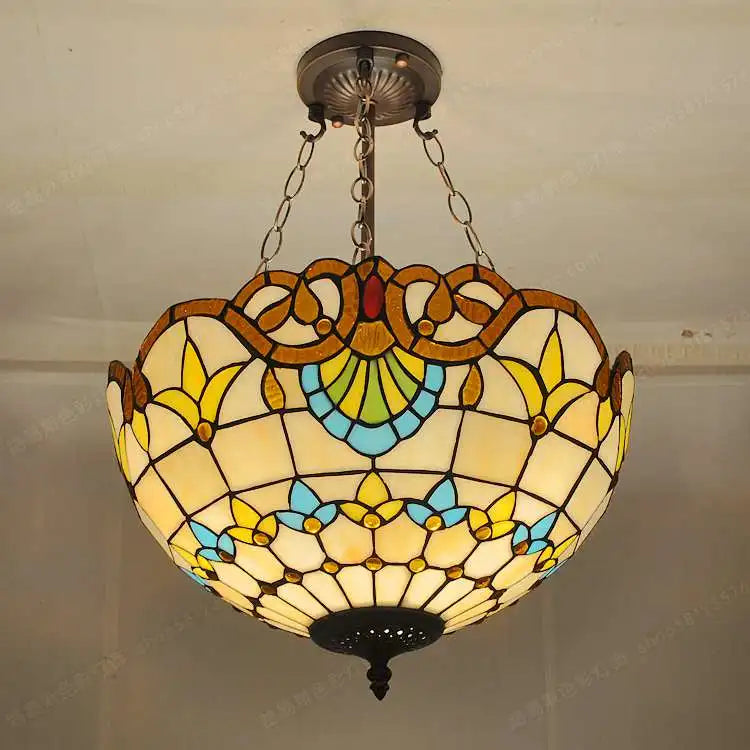 lámpara barroca de vidrio coloreado para iluminación elegante