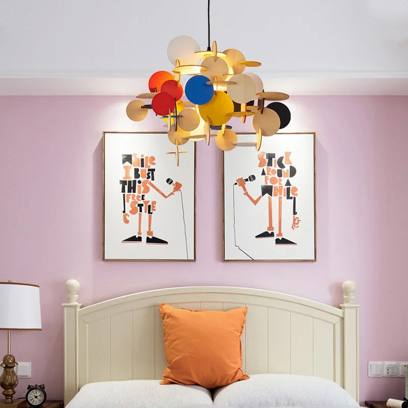 lámpara colgante moderna de madera nórdica con iluminación colorida decorativa