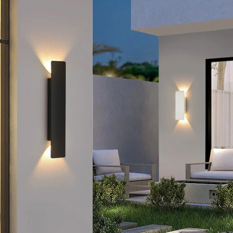Aplique de pared LED de aluminio – Diseño vertical elegante y luz exterior impermeable IP65