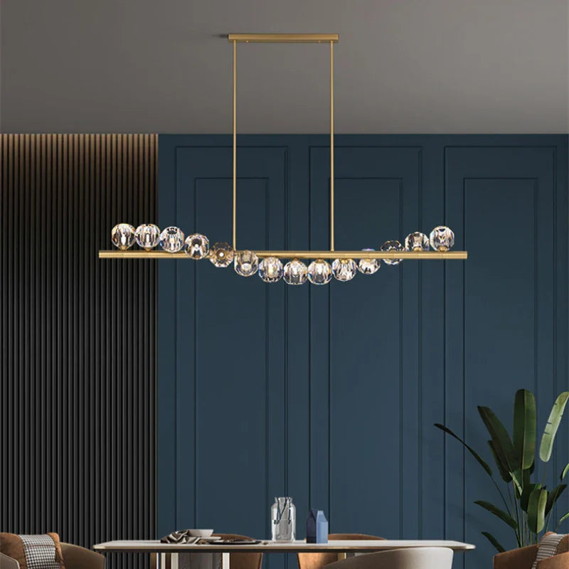 Lámpara elegante de cobre con cristal.