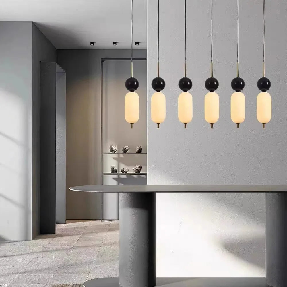 lámpara led en bola de mármol natural en acrílico con cable ajustable