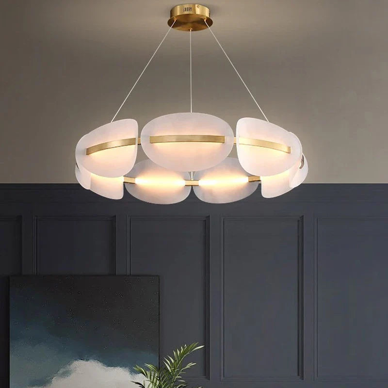 lustre nórdico LED en acrílico con diseño de pétalo