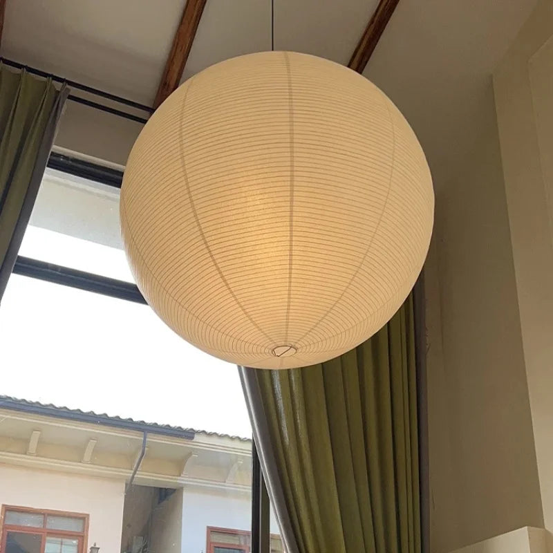 Lámpara colgante LED minimalista en madera blanca