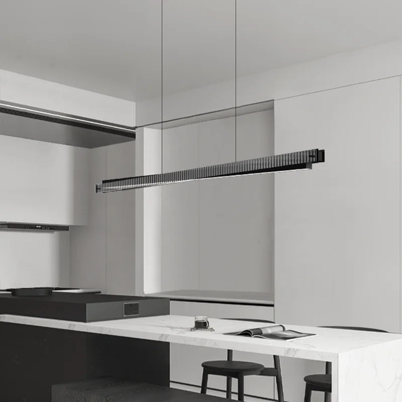 Lámpara colgante de diseño en aluminio y vidrio en forma de barra
