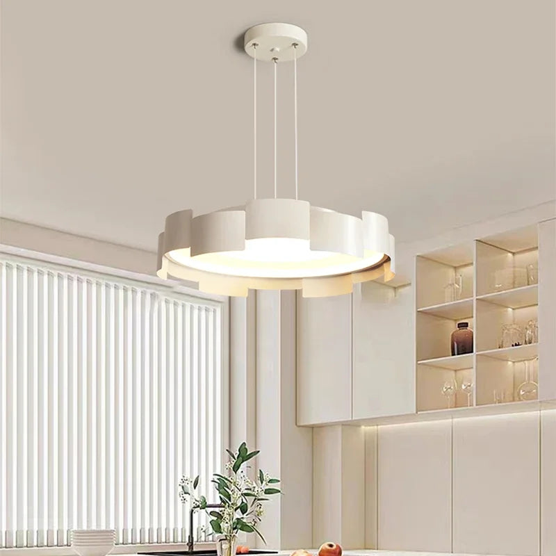 Lámpara moderna blanca elegante luminosa.