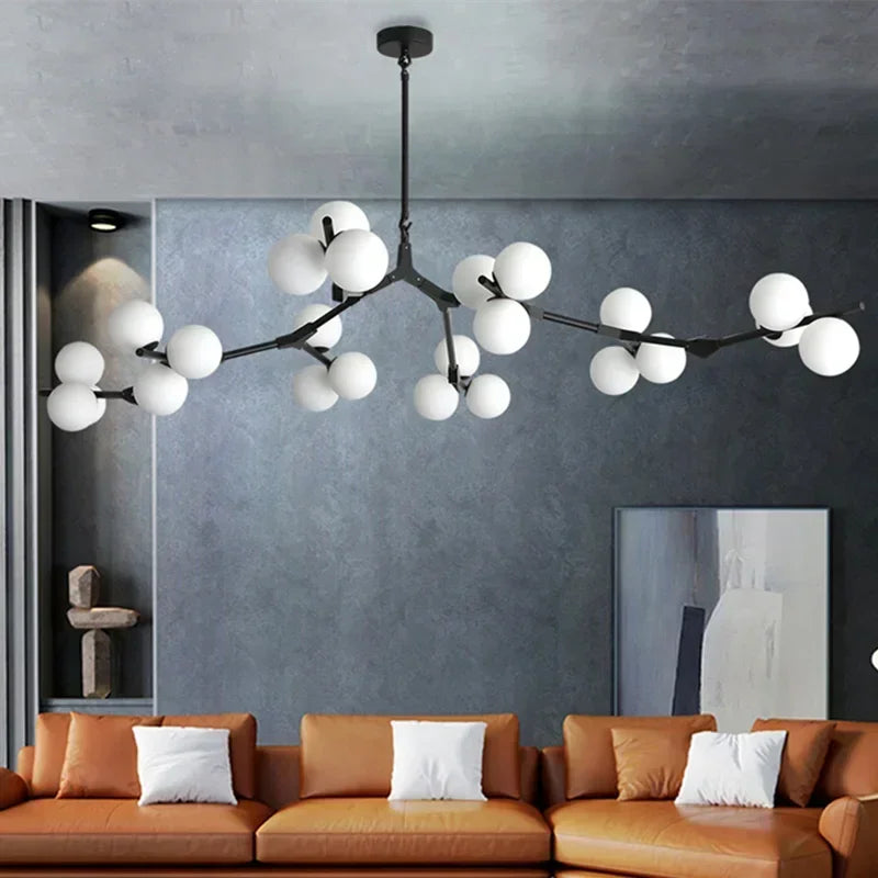 Lámpara moderna LED con ramas de árbol y bolas de vidrio