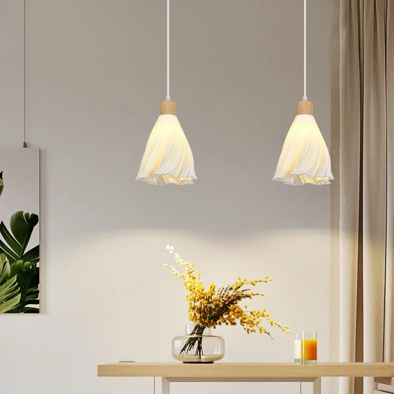 Lámpara escandinava de madera clara diseño