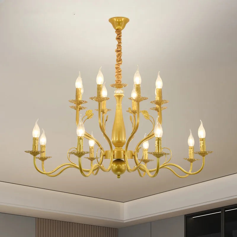 Candelabro vintage de hierro forjado glamuroso