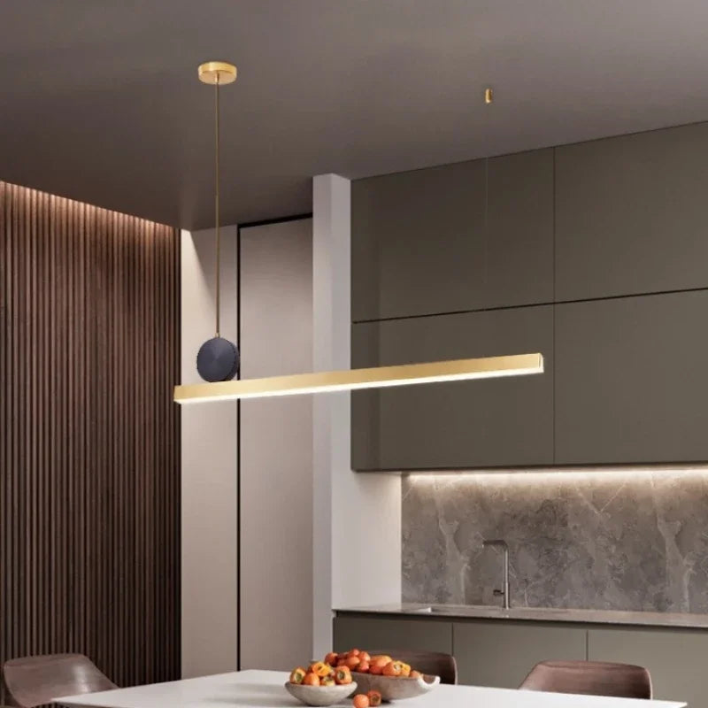 lámpara de metal dorado moderna para decoración interior elegante