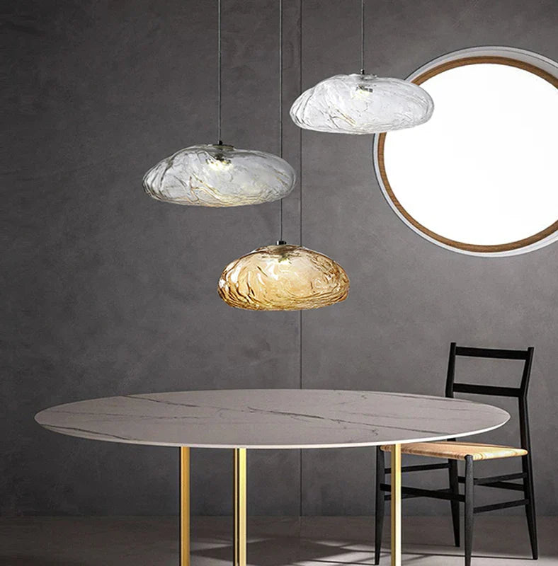 lámpara de vidrio con diseño de nube para un interior creativo