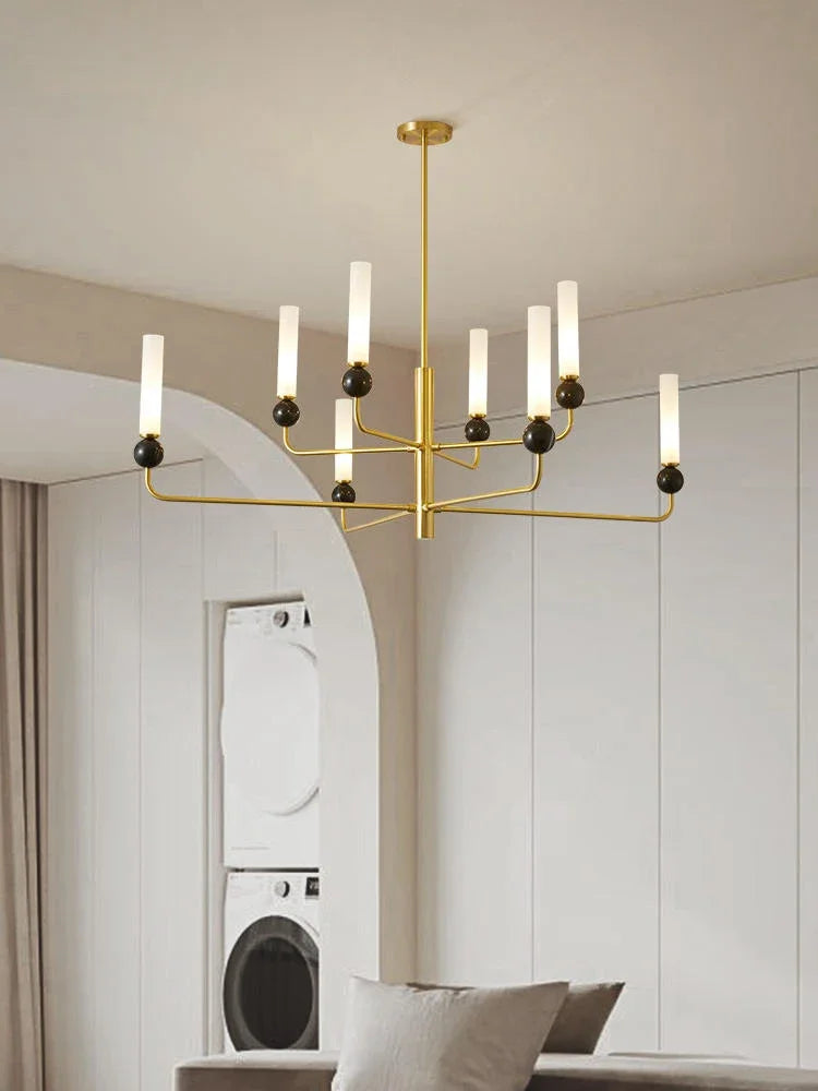 Lámpara moderna con luz y diseño chic.