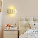 Lampe murale design nordique demi-cercle strié