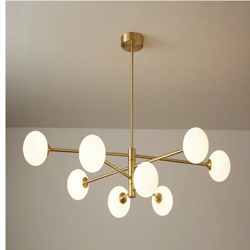 Lámpara colgante dorada, elegancia luminosa